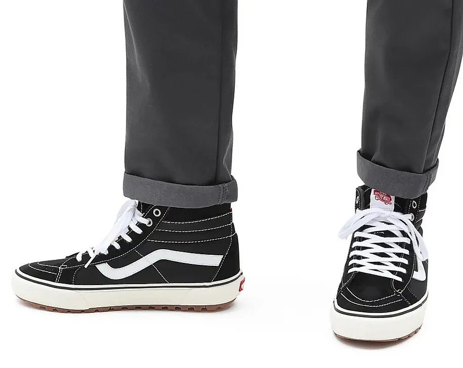 chaussures Vans Sk8-Hi MTE-1 - Black/True White