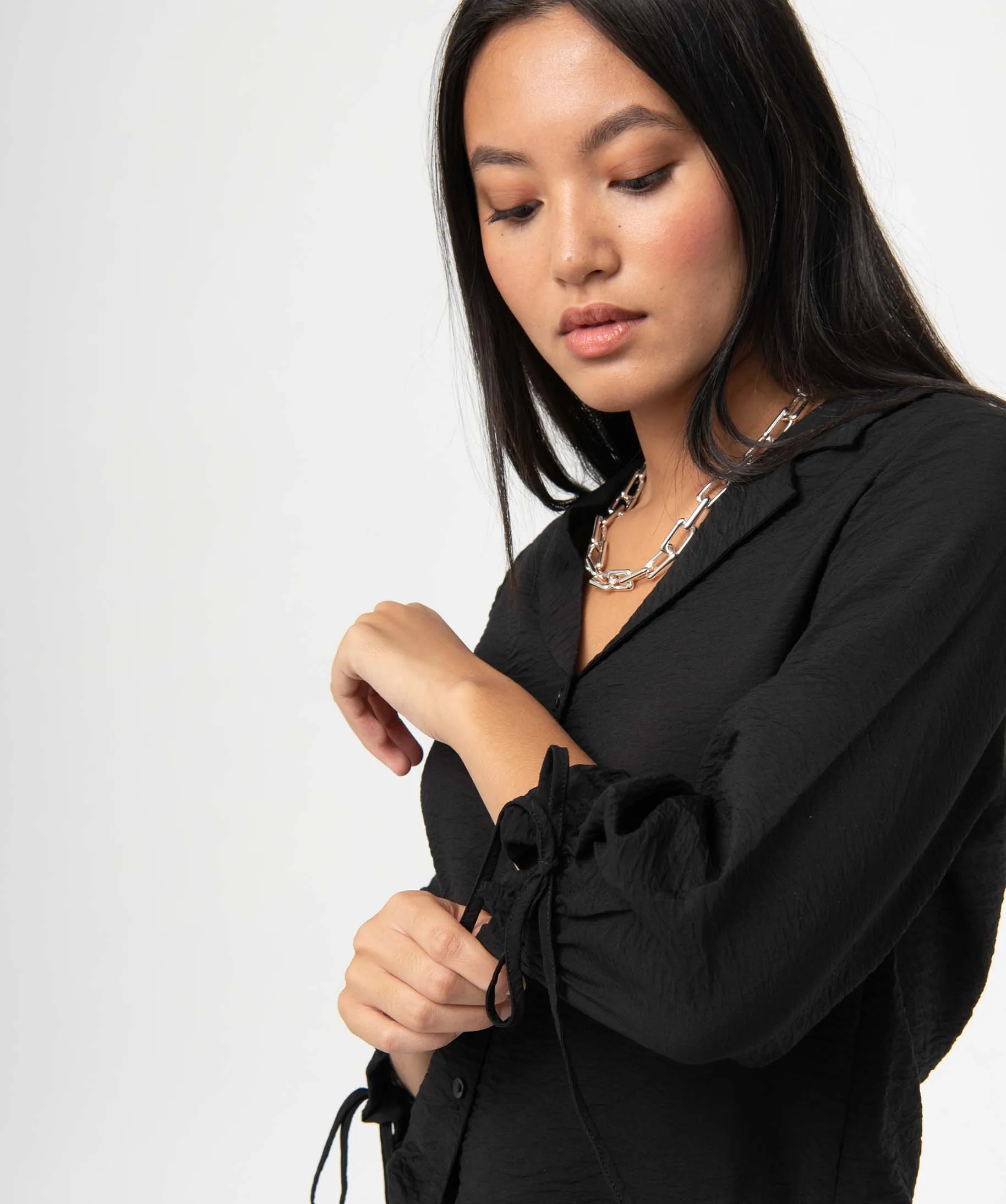 chemise femme en matiere texturee avec manches 34 noir chemisiers