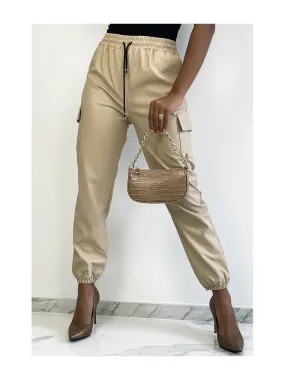 Pantalon cargo beige en simili avec poches