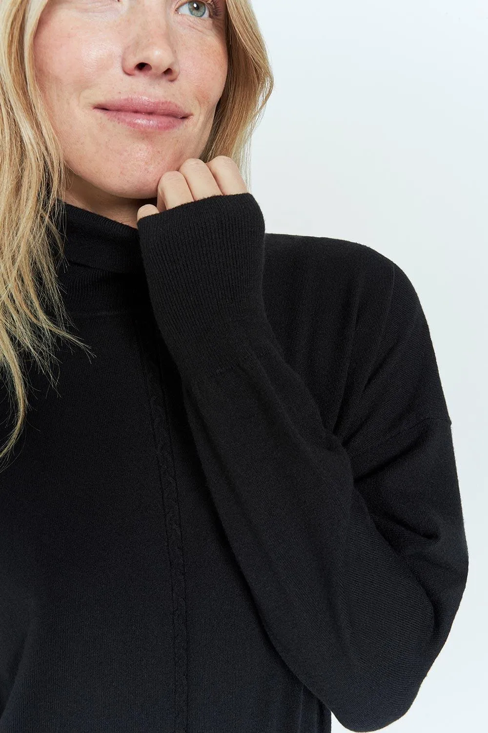 TANAKA - Pull noir en tricot à col roulé